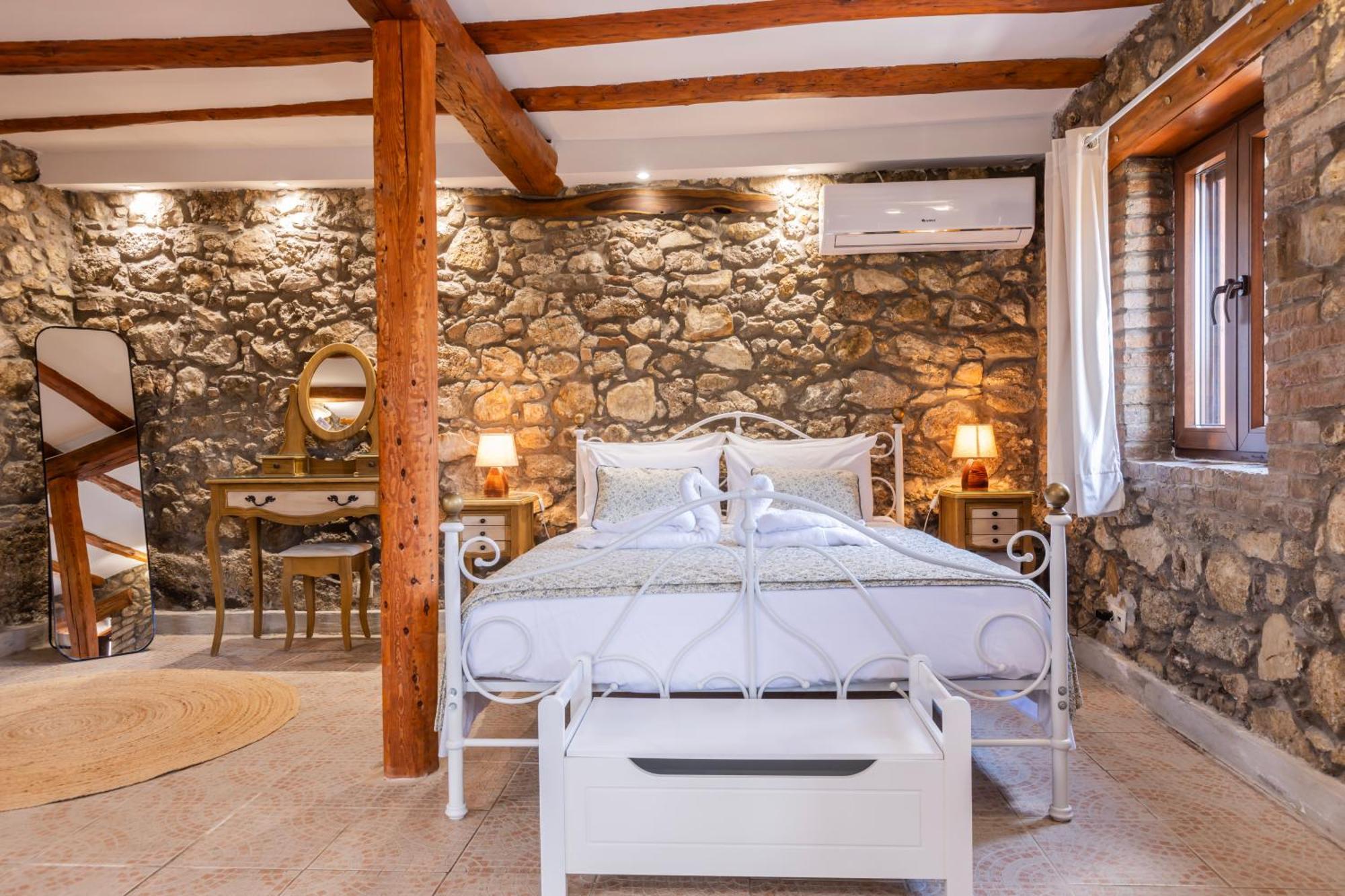 The Stone Suite Moraitika Exterior foto
